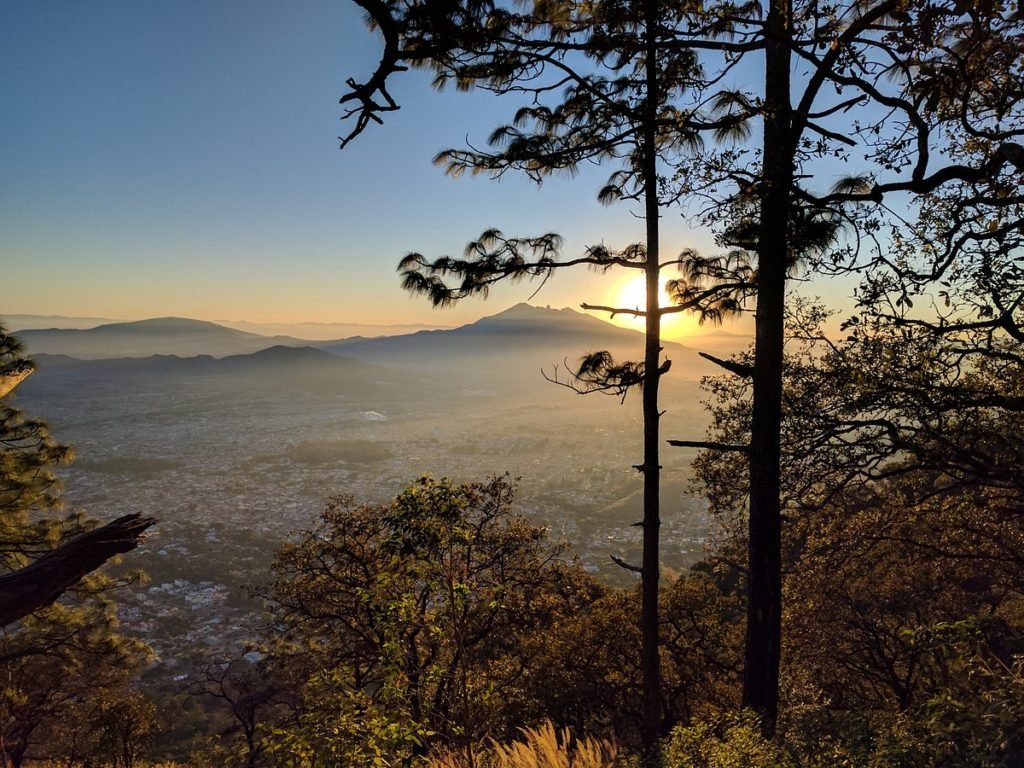 Amanecer sobre Tepic desde el Cerro de San Juan