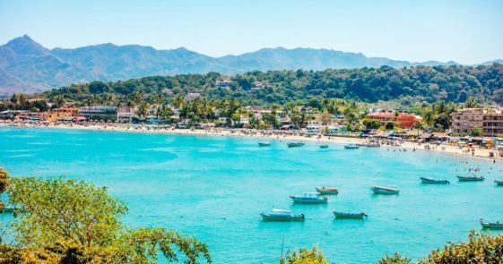 Vista panorámica de la playa de Guayabitos