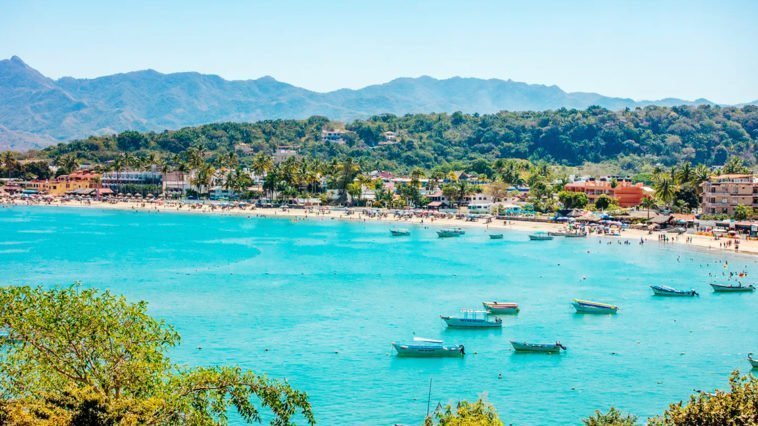 Vista panorámica de la playa de Guayabitos